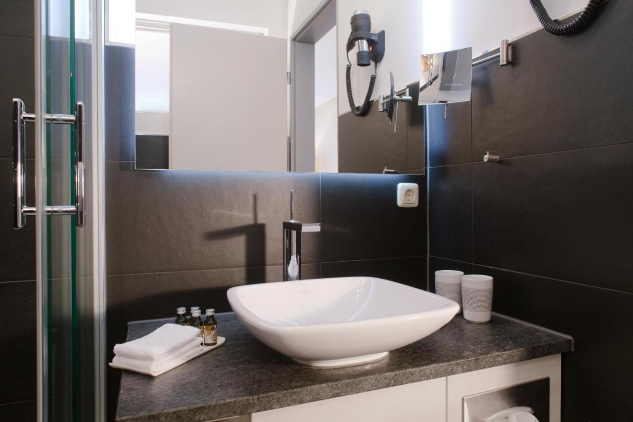 Hafenhotel Pommernyacht อึคเคอร์มึนเดอ ภายนอก รูปภาพ