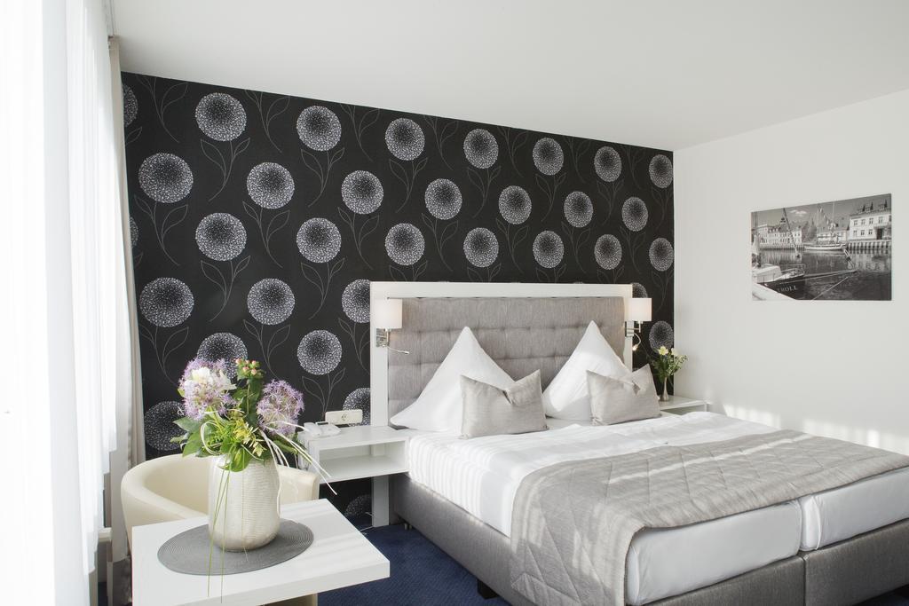Hafenhotel Pommernyacht อึคเคอร์มึนเดอ ภายนอก รูปภาพ