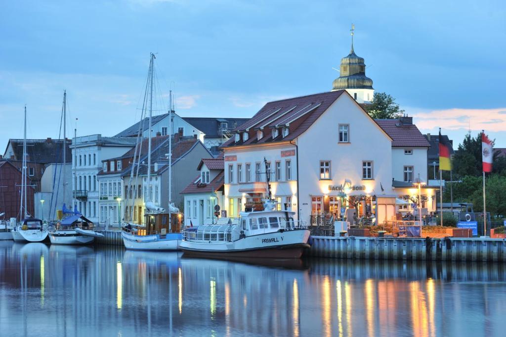 Hafenhotel Pommernyacht อึคเคอร์มึนเดอ ภายนอก รูปภาพ