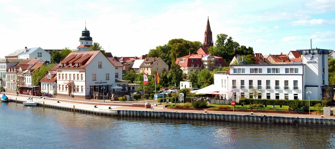 Hafenhotel Pommernyacht อึคเคอร์มึนเดอ ภายนอก รูปภาพ